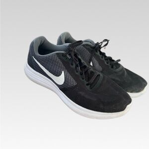 Nike Black and White Sleek Sneakers with Mesh Upper size 10 W